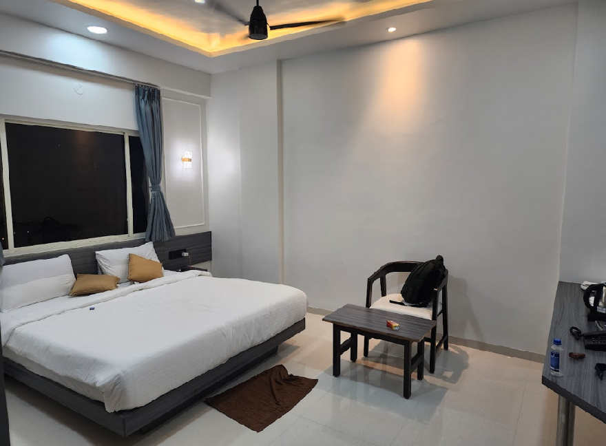 HOTEL OBERON SOLAPUR  Model Colony, Jule | Suit Room 